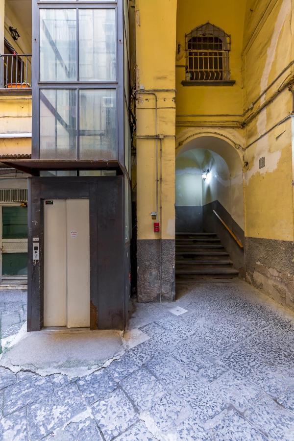 Appartement Umberto'S Nest At Toledo à Naples Extérieur photo